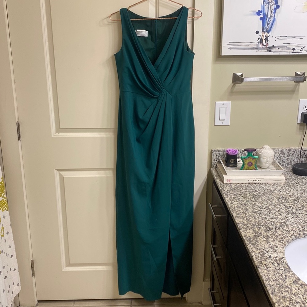 V Neck Crepe Column Dress in Emerald Green